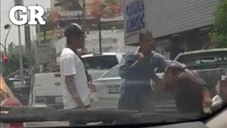 Pelean hombres en plena Avenida Madero  Monterrey [upl. by Nodrog]