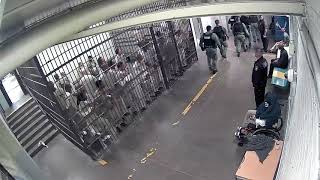 Inmates in Chicago clap for accused cop killer in jail [upl. by Atileda]