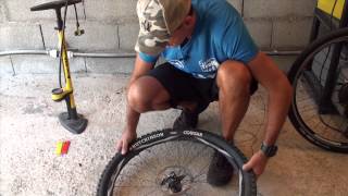 Démontage pneu vtt tubeless  080 [upl. by Tenej]